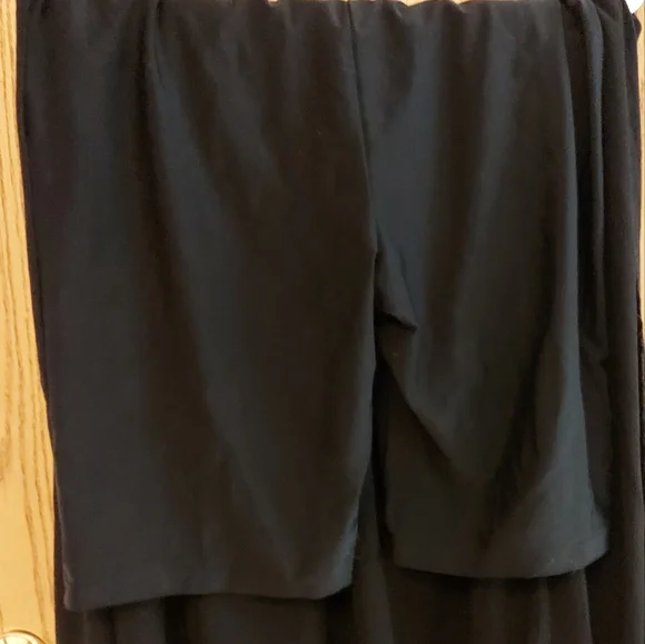 3/$30 Mid length skirt. XXL. Jacyln Smith. Black. - Picture 3 of 4